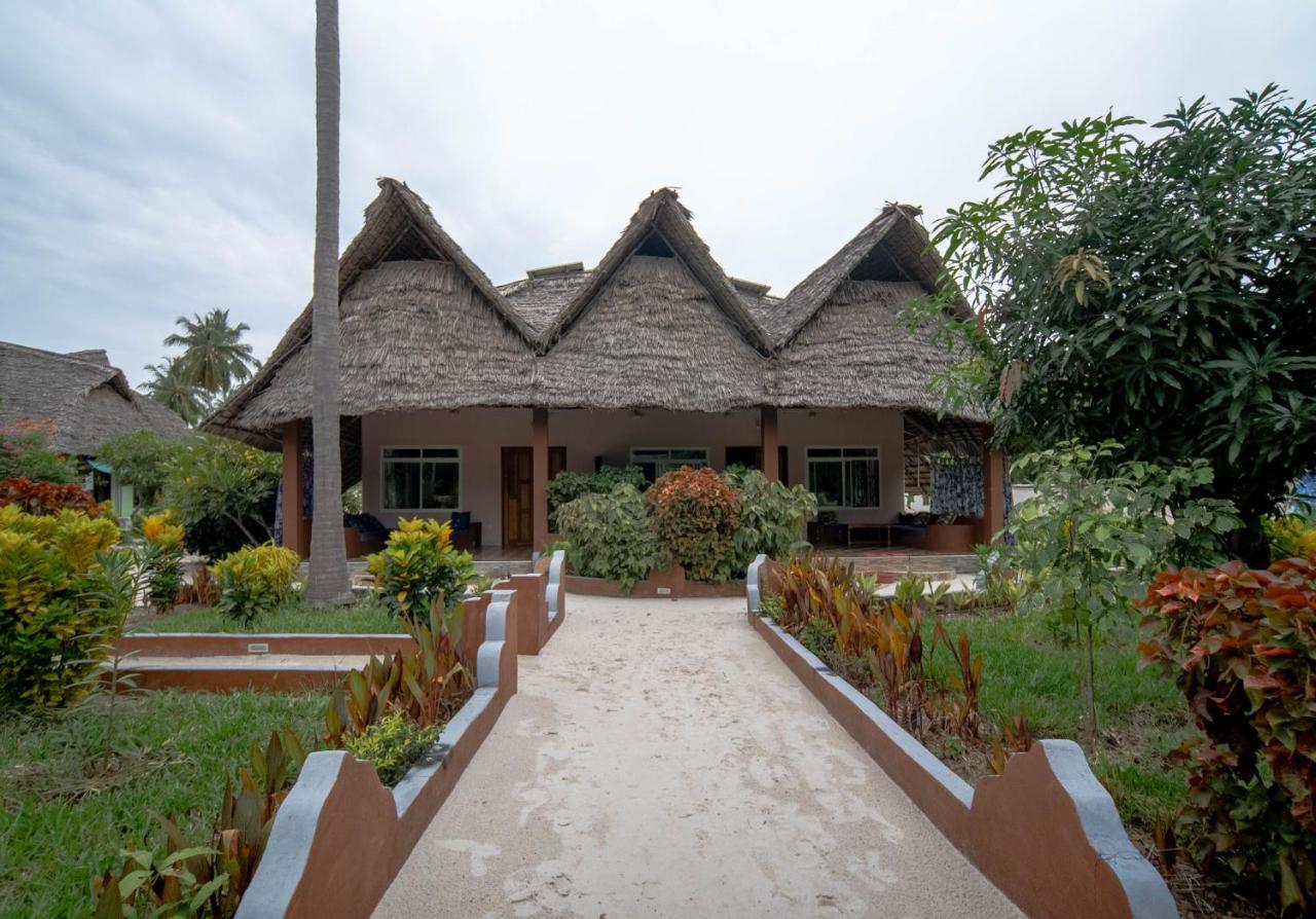 Meremeta Lodge Utende Екстериор снимка