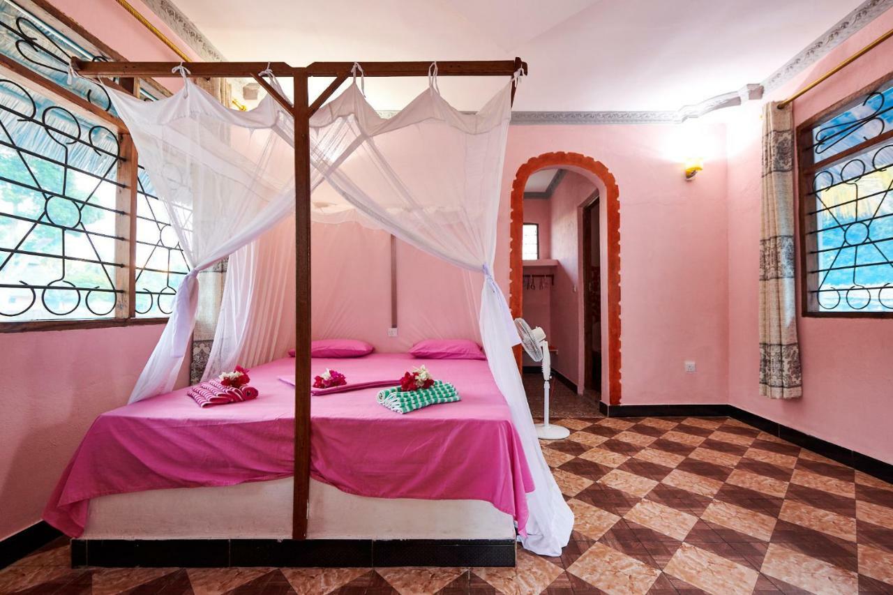 Meremeta Lodge Utende Екстериор снимка
